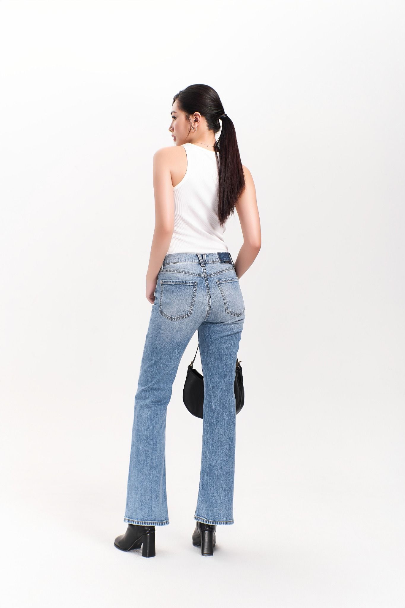 Quần Jeans Nữ Dáng Loe Màu Xanh Sáng. Bright Blue Flared Women's Jeans - 124WD1084B1930