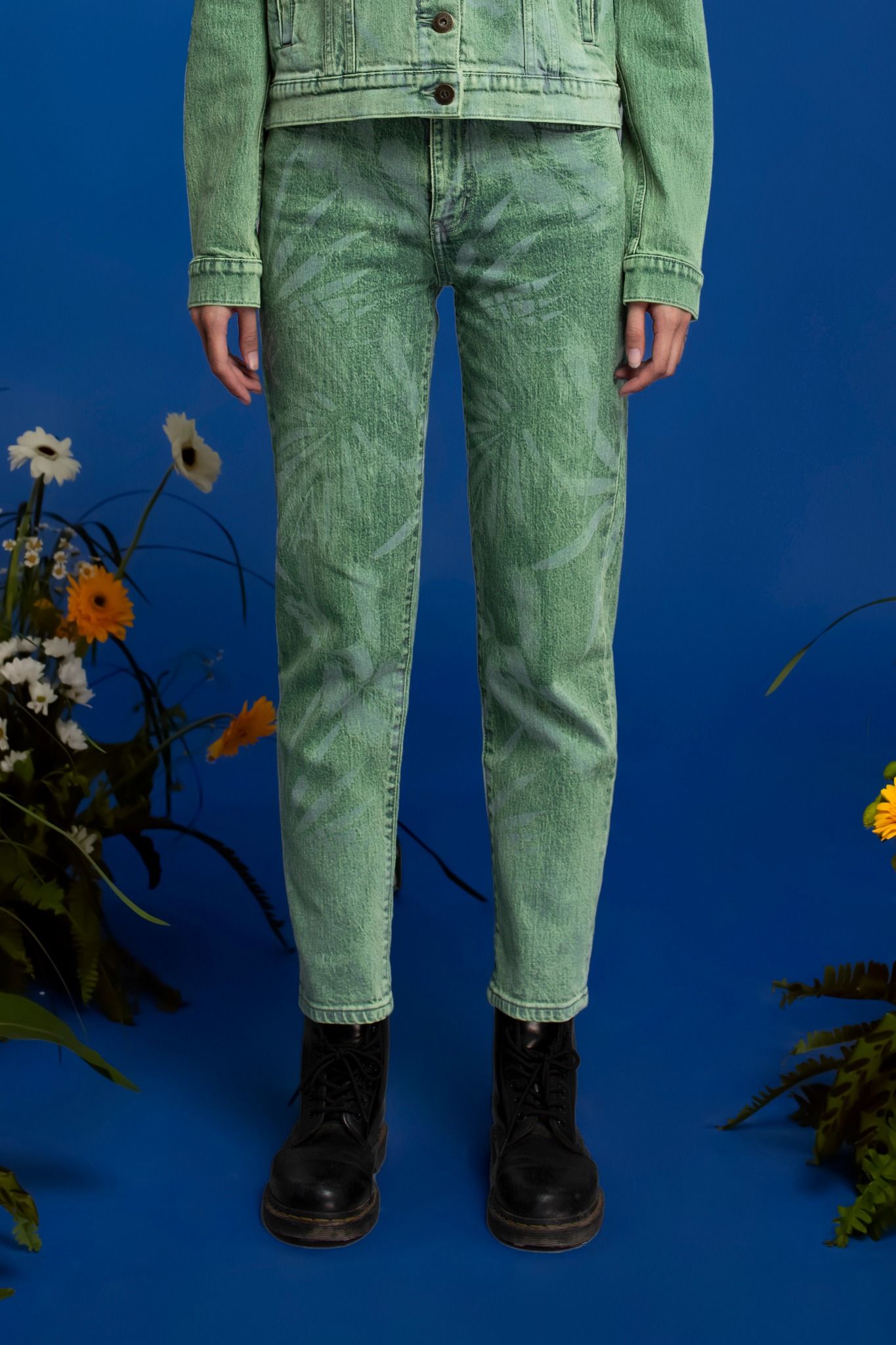 Quần Jeans Nữ Dáng Suông Nhuộm Xanh Laser Hoa Lá. Women's Wide-Leg Denim Jeans in Laser-Printed Leaf Green - 122WD1083A2