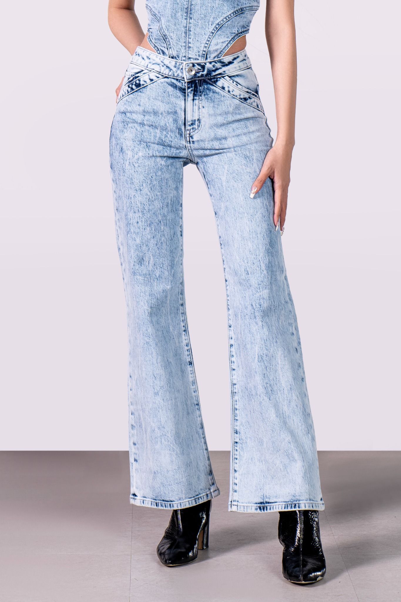 Quần Jeans Nữ Dáng Loe Laser Hiệu Ứng Nước. Water Effect Laser Flared Women's Jeans - 223WD2085F2