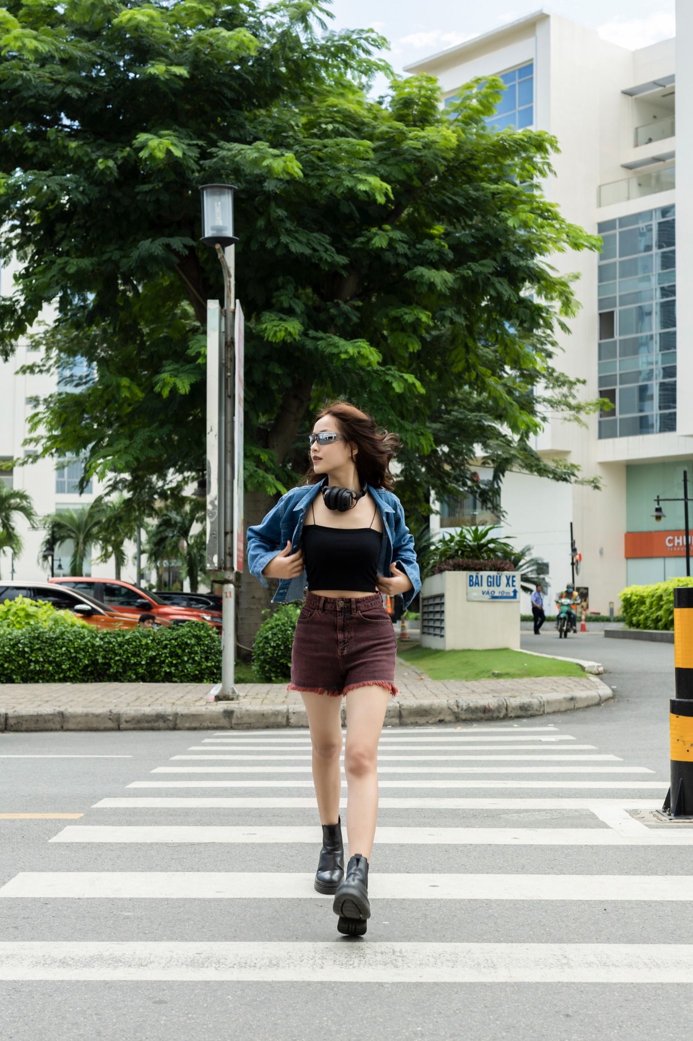 Quần Short Jeans Dáng Suông Nhuộm Đỏ Dâu Tằm. Mulberry Straight Denim Shorts - 122WD1102F5