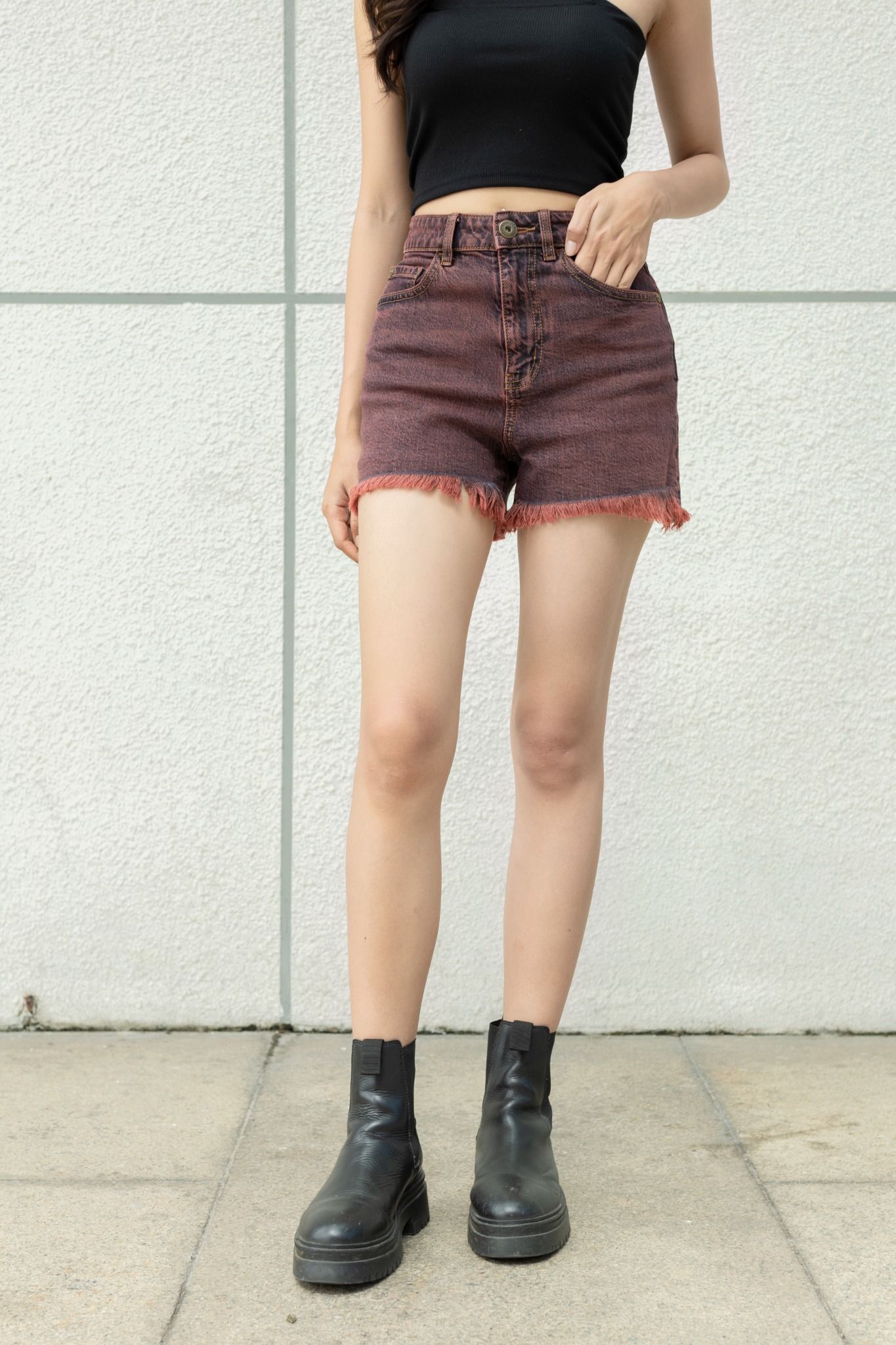 Quần Short Jeans Dáng Suông Nhuộm Đỏ Dâu Tằm. Mulberry Straight Denim Shorts - 122WD1102F5