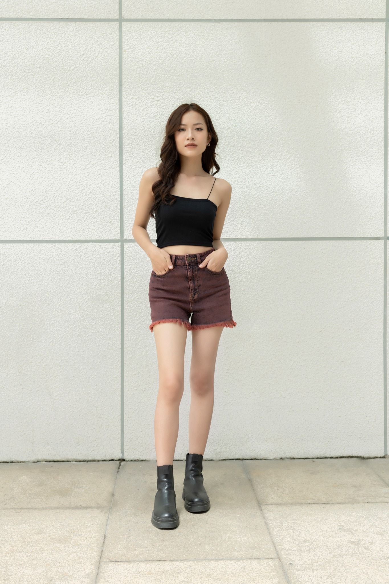 Quần Short Jeans Dáng Suông Nhuộm Đỏ Dâu Tằm. Mulberry Straight Denim Shorts - 122WD1102F5