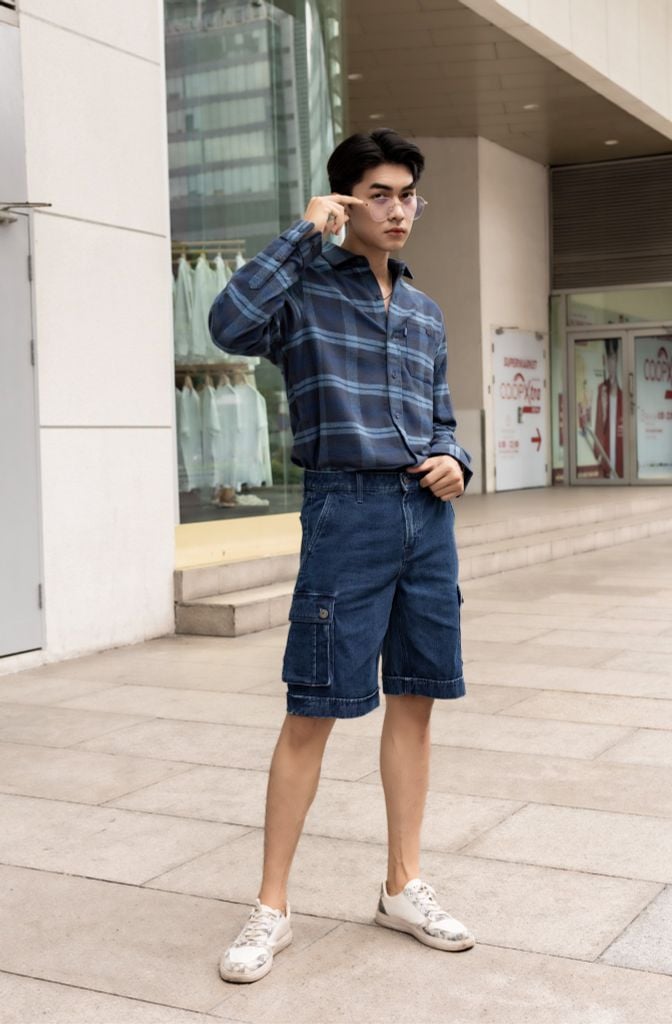 Quần Shorts Nam Túi Hộp Màu Xanh Đậm. Ocean Blue Cargo Denim Shorts - 222MD3103F1