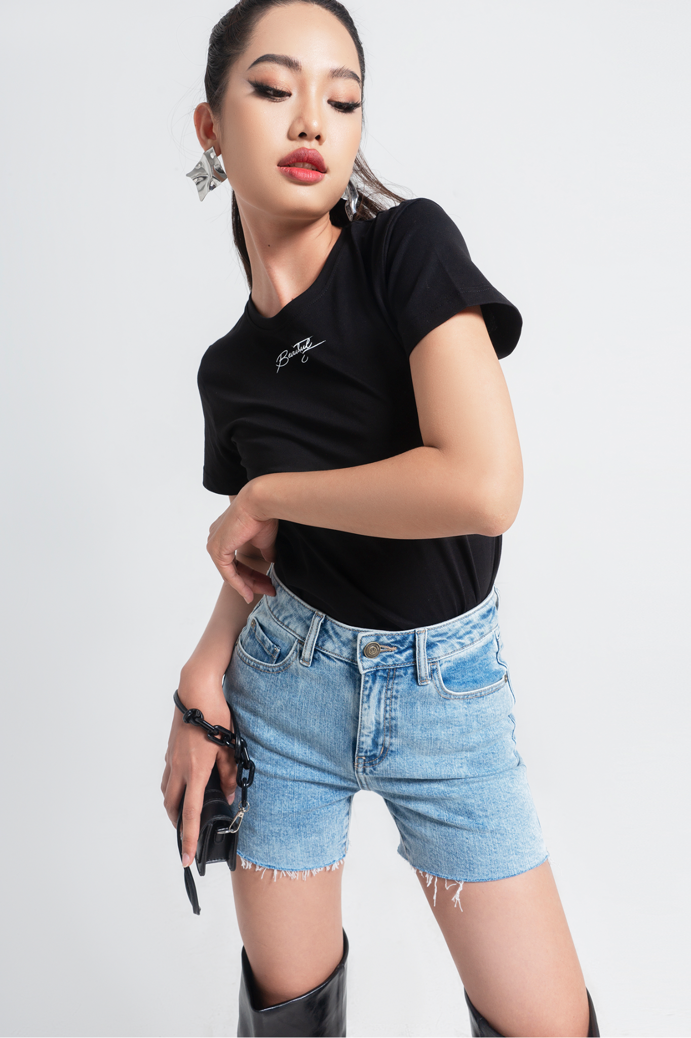 Quần Short Jeans Nữ Dáng Suông. Straight Denim Short - 121WD2102B1
