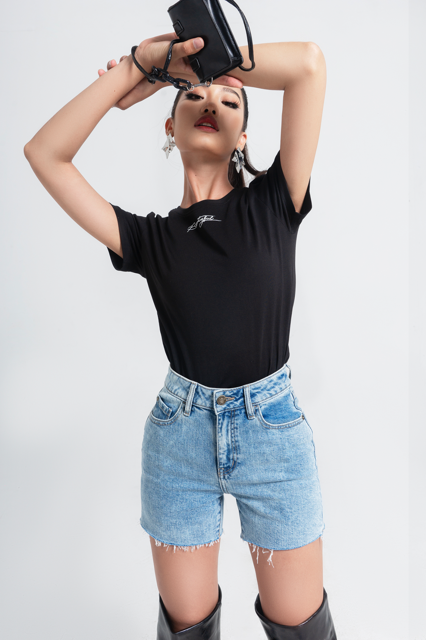 Quần Short Jeans Nữ Dáng Suông. Straight Denim Short - 121WD2102B1