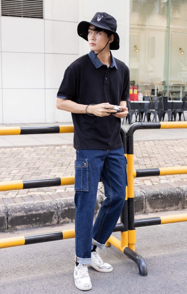 Quần Jeans Nam Túi Hộp Dáng Straight Màu Xanh Đại Dương. Ocean Blue Cargo Denim Pants - 222MD3083F1