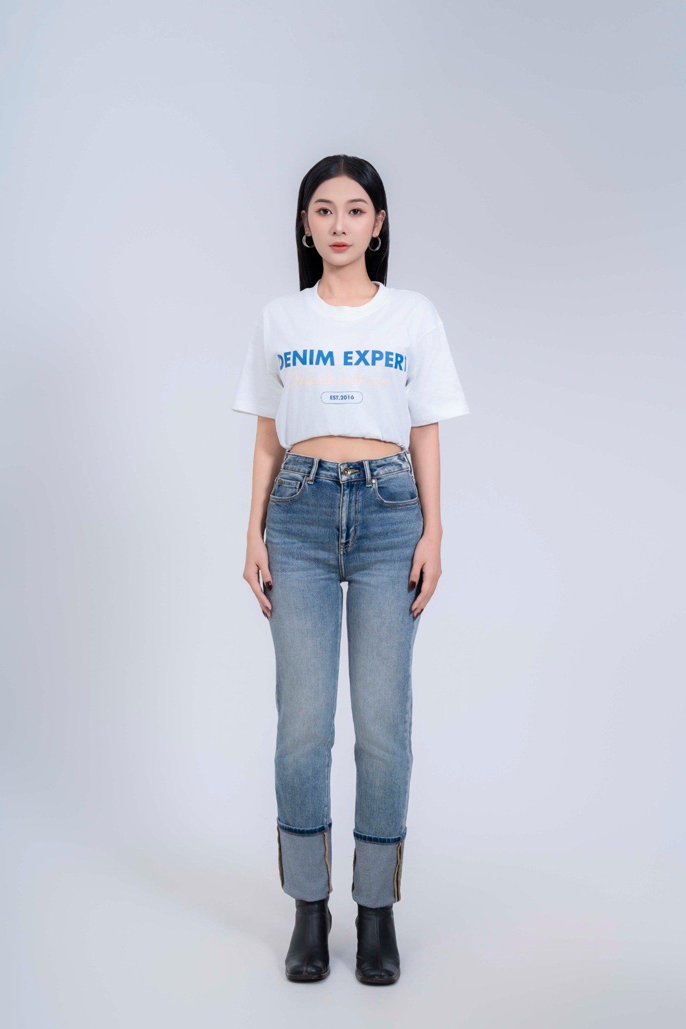 Quần Jeans Nữ Dáng Skinny Màu Xanh Nhạt - Light Blue Skinny Woman's Long Jeans - 224WD2082F1930