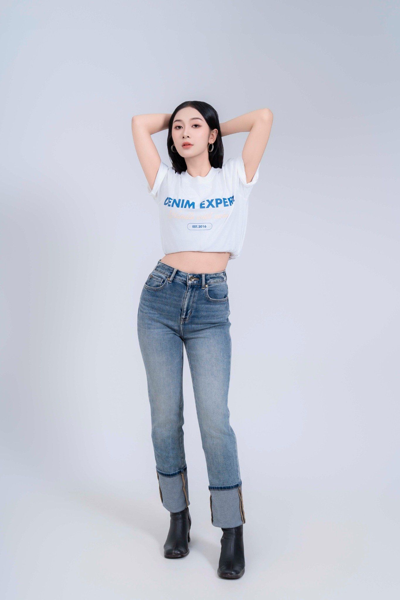 Quần Jeans Nữ Dáng Skinny Màu Xanh Nhạt - Light Blue Skinny Woman's Long Jeans - 224WD2082F1930