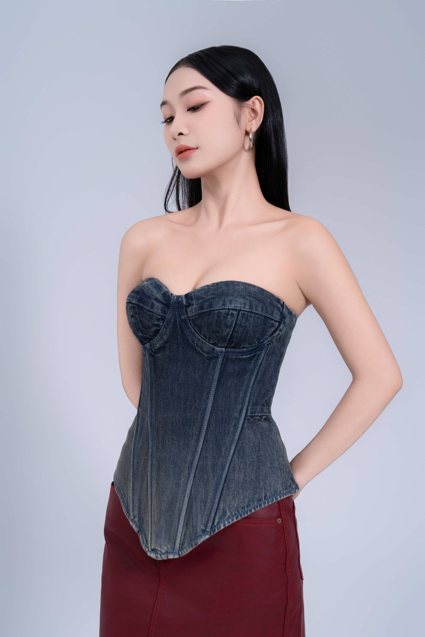 Áo Denim Dáng Corset, Cup Ngực Màu Xanh Đậm Phủ Tint - Dark Blue Tint Corset Denim Top With Cups - 124WD1015A1970