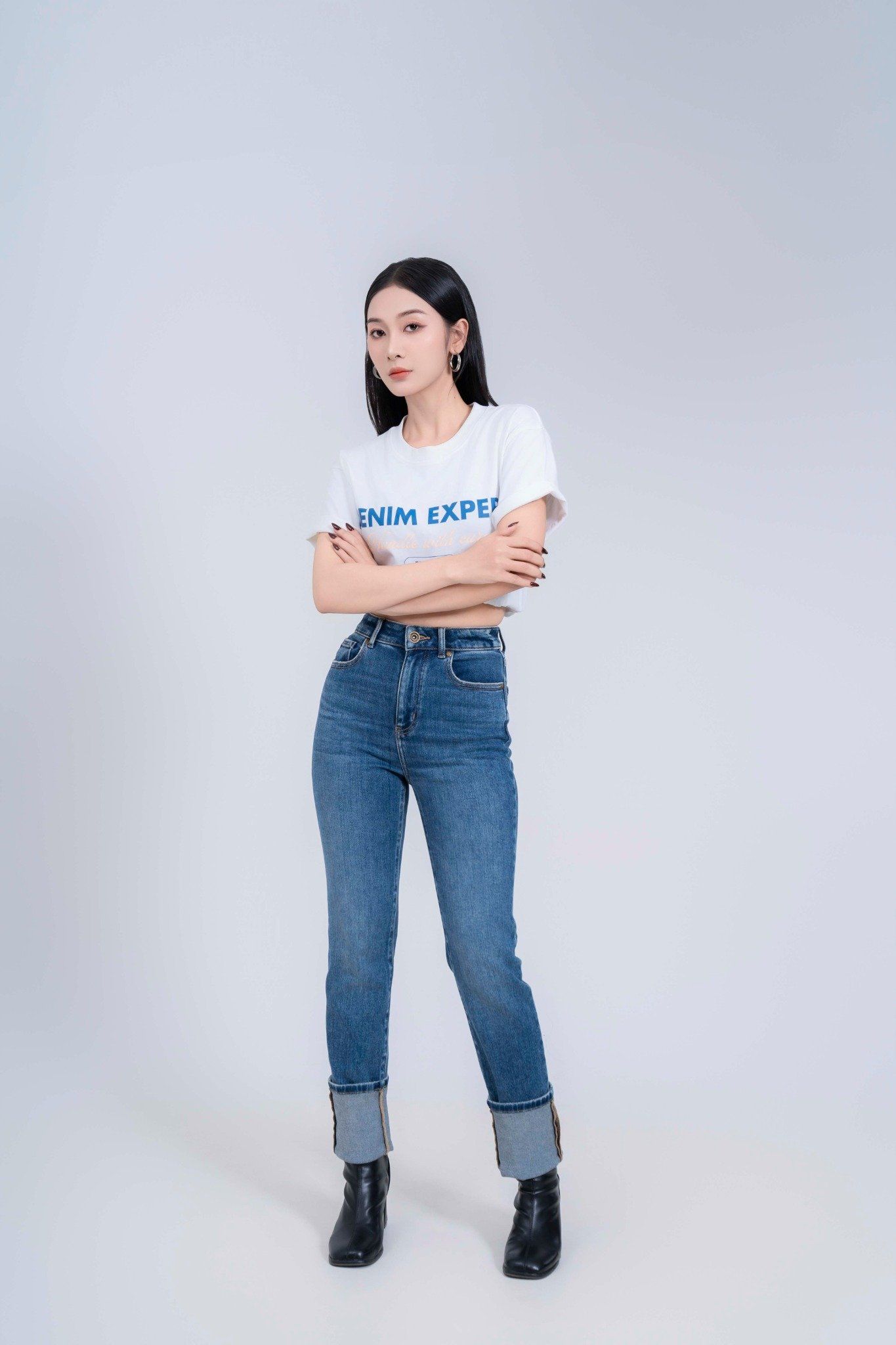 Quần Jeans Nữ Dáng Skinny Màu Xanh Đậm - Dark Blue Skinny Woman's Long Jeans - 224WD2082F1