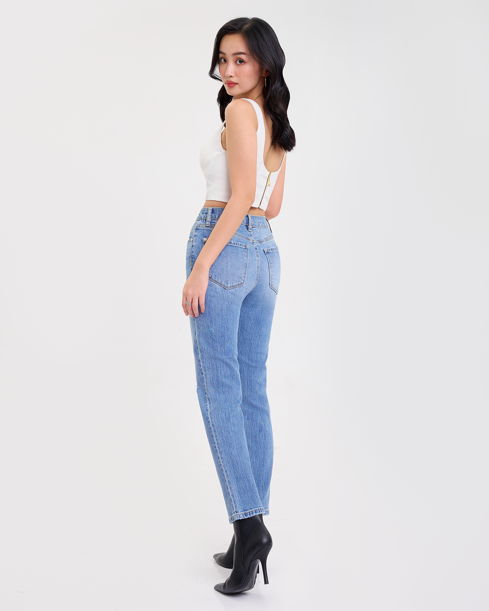 Quần Jeans Nữ Rách Gối. One Side Ripped Straight Jeans - 122WD1083F9