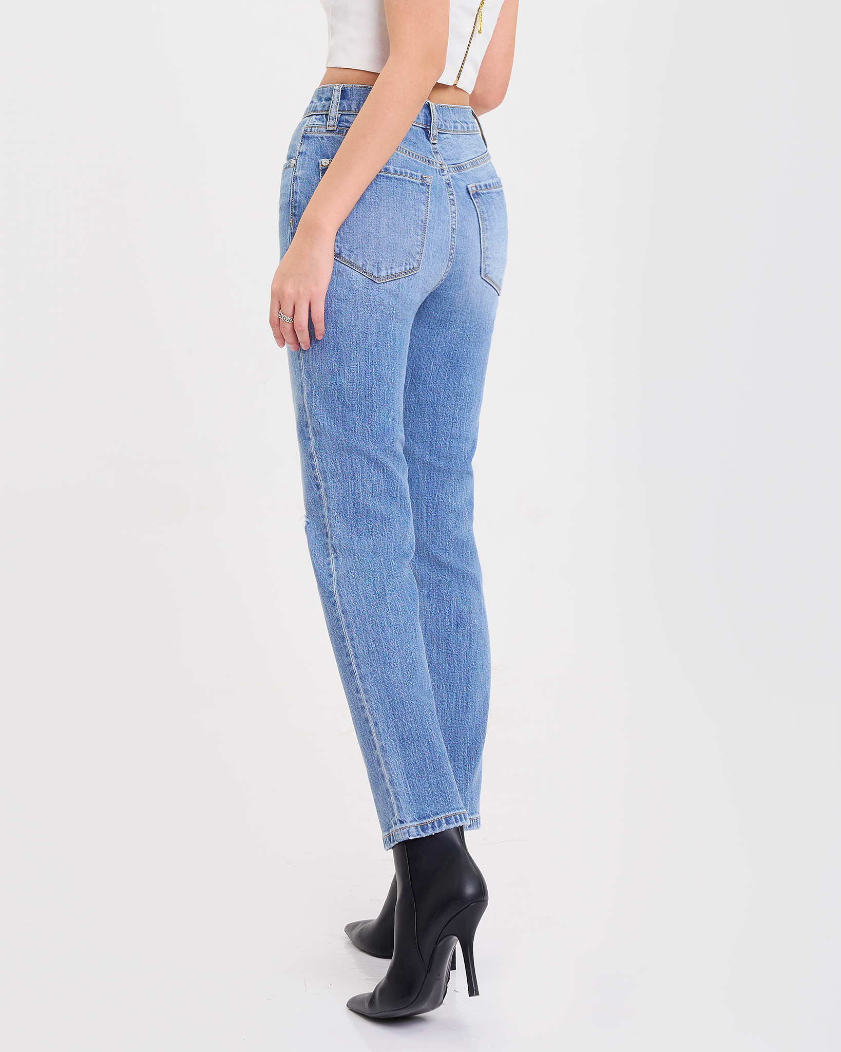 Quần Jeans Nữ Rách Gối. One Side Ripped Straight Jeans - 122WD1083F9