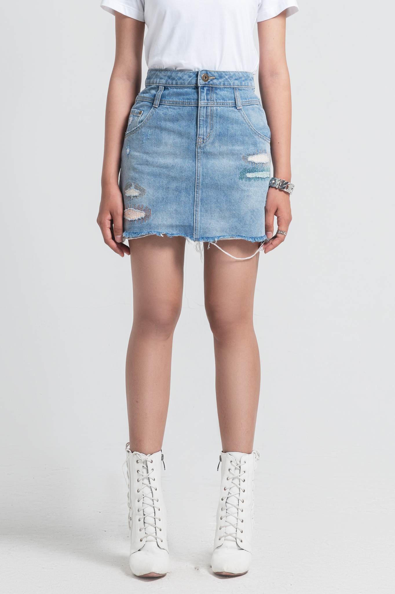 Chân Váy Chữ A Denim Thêu Zigzag. Zigzag Distressed Denim Skirt - 121WD1111A1