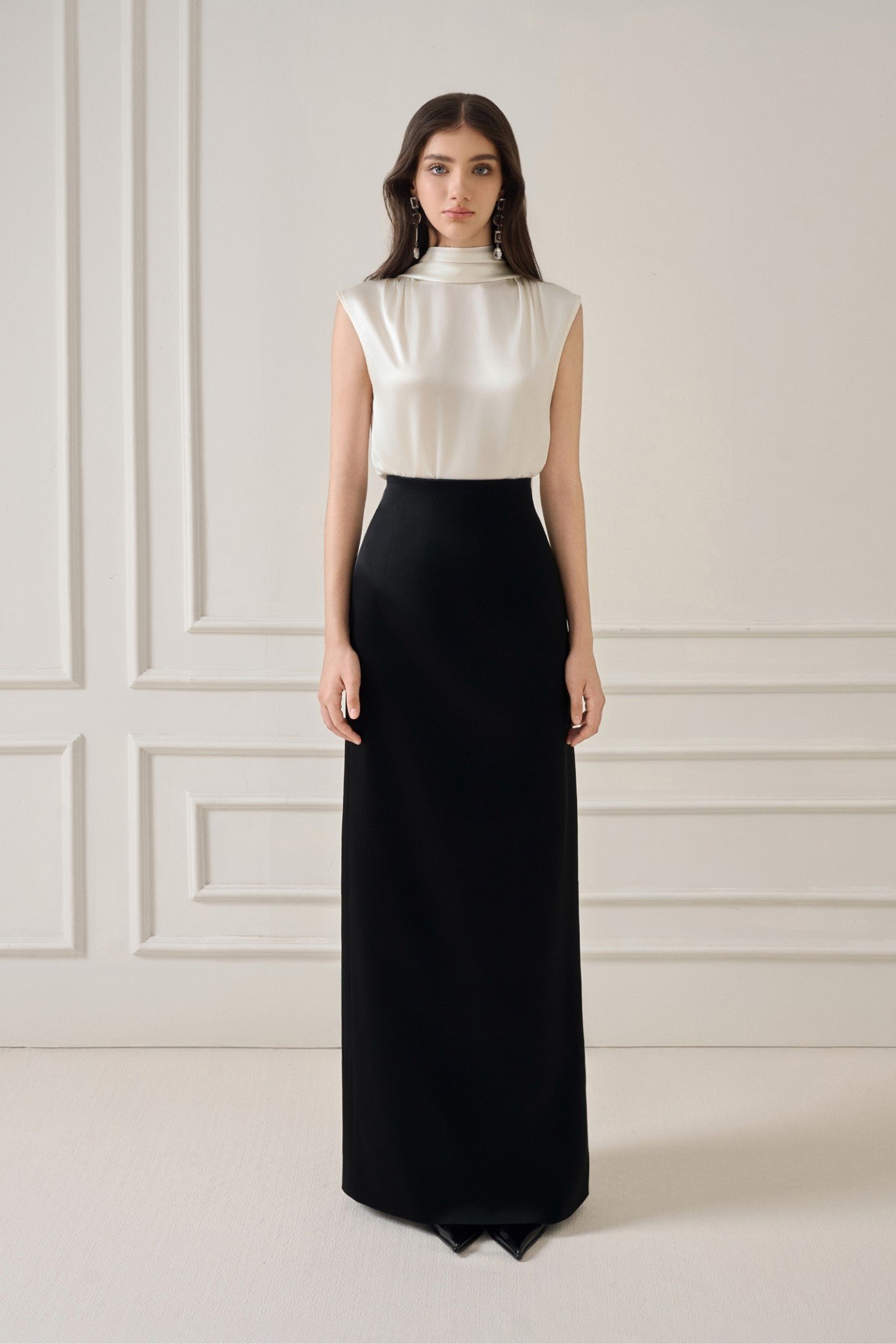  YANNE SILK SLEEVELESS BLOUSE 