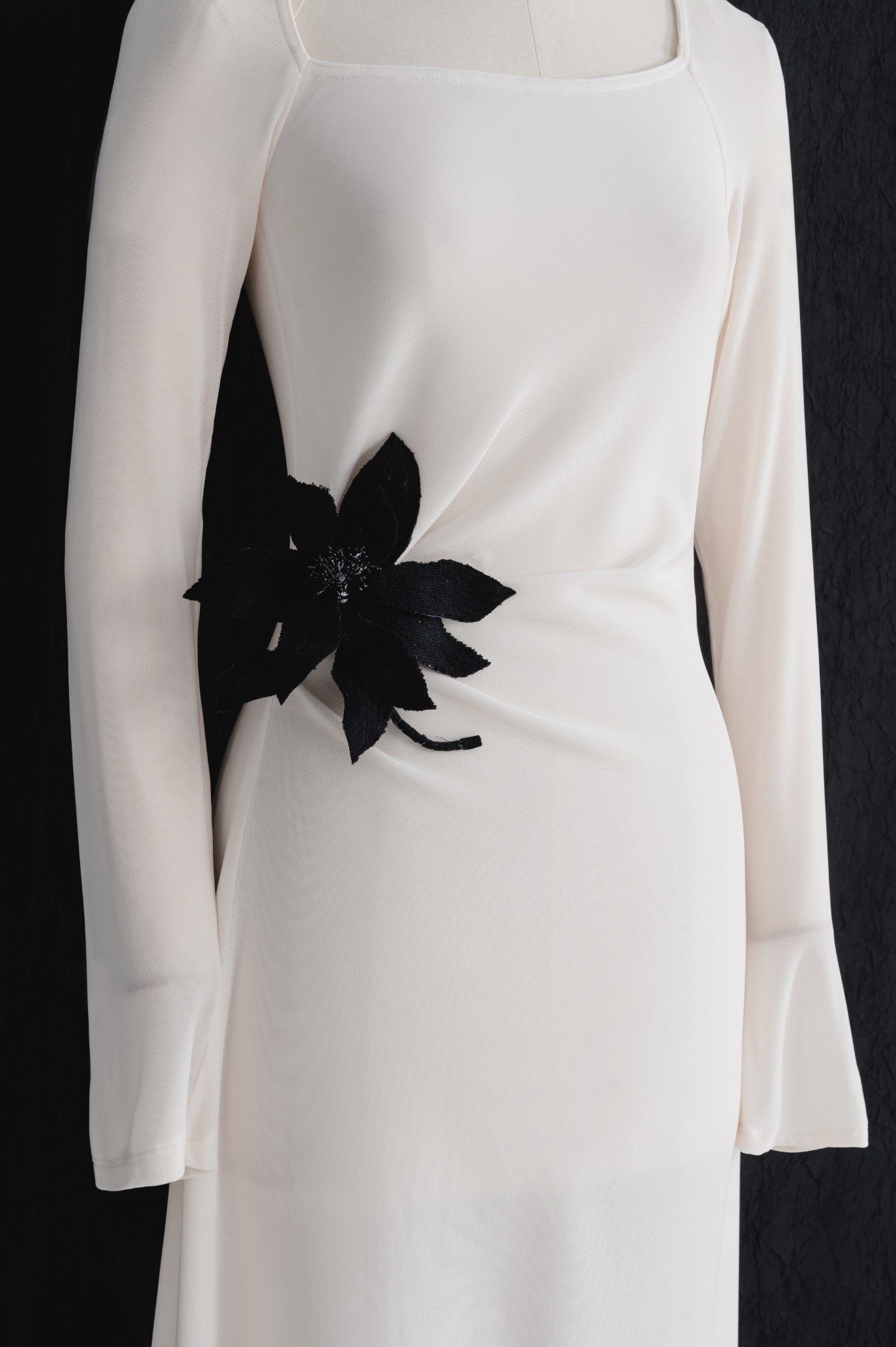 Đầm Dáng A Xếp Ly Chéo Nữ White Ant ABOLI ASYMMERTRIC DRESS 120100005