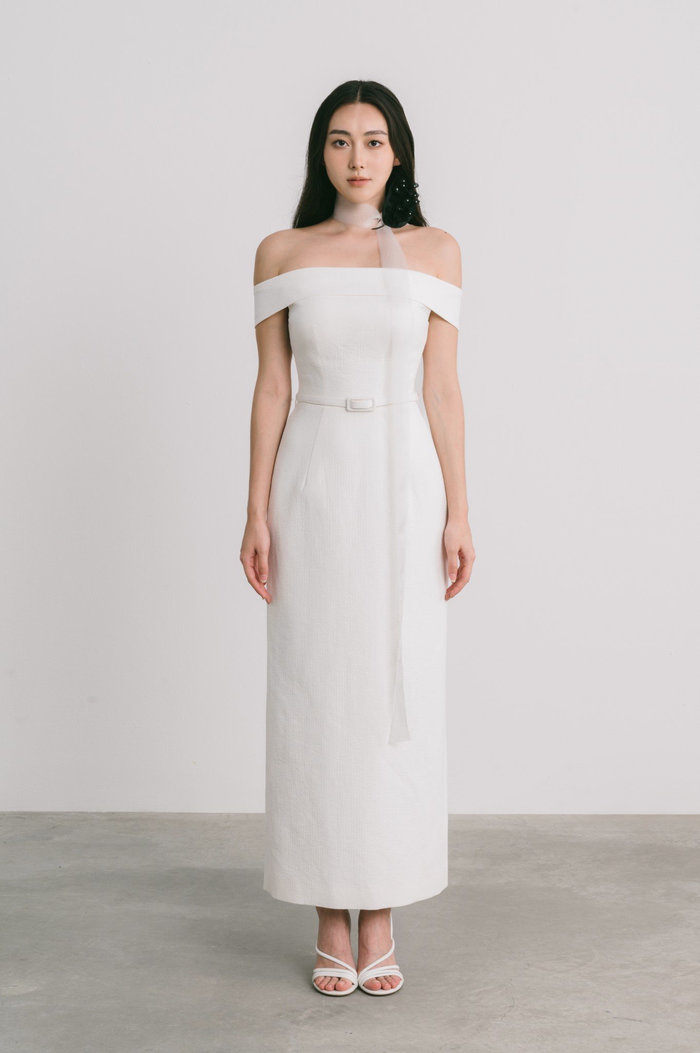  Đầm Suông Trễ Vai Nữ White Ant EMILIA OFF THE SHOULDER DRESS 120200001.001 