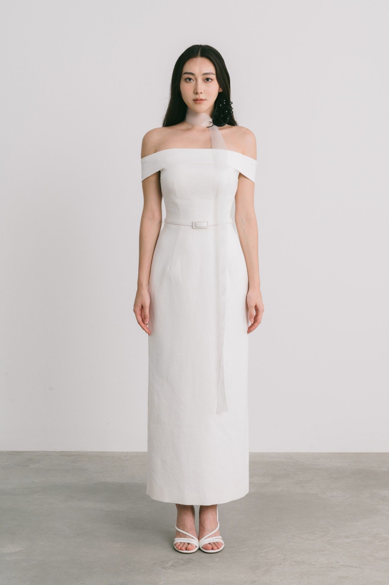 Đầm Suông Trễ Vai Nữ White Ant EMILIA OFF THE SHOULDER DRESS 120200001.001