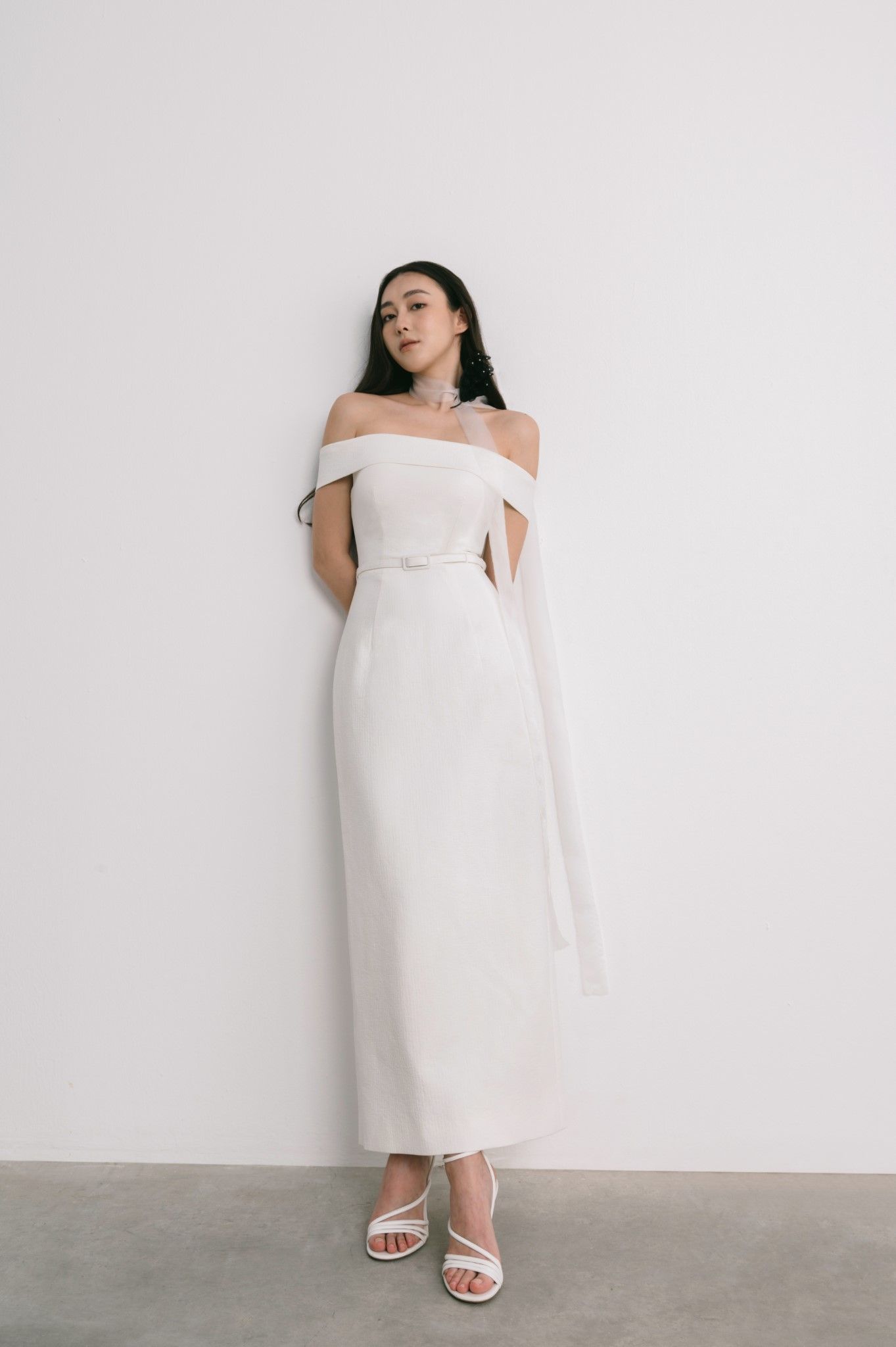 Đầm Suông Trễ Vai Nữ White Ant EMILIA OFF THE SHOULDER DRESS 120200001.001