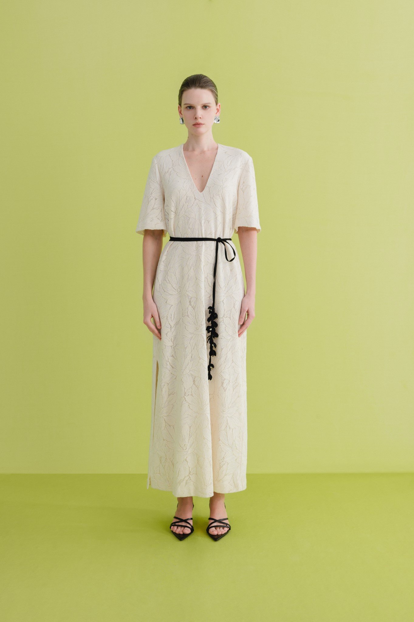  Đầm Suông Tay Lỡ Cổ V Nữ Chất Liệu Ren Hoa White Ant DILYS STRAIGHT DRESS 120400256.002 