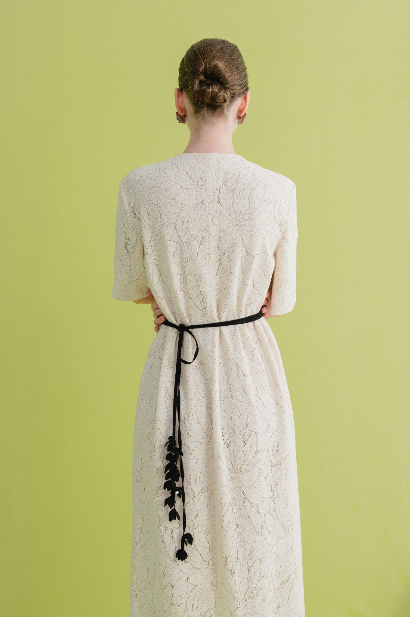 Đầm Suông Tay Lỡ Cổ V Nữ Chất Liệu Ren Hoa White Ant DILYS STRAIGHT DRESS 120400256.002