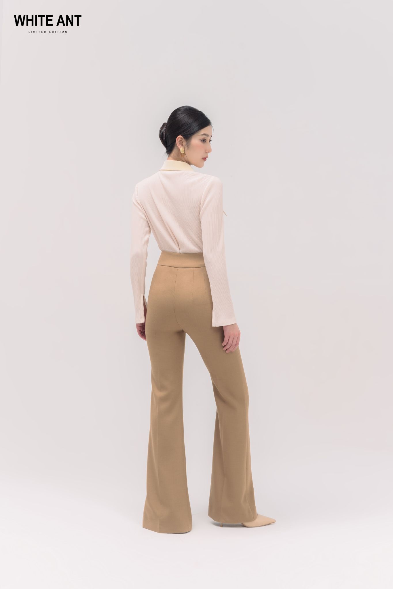 Quần Đứng Ống Loe Xẻ Trước Nữ White Ant HEBE BELL-BOTTOMS PANTS 160130004.200