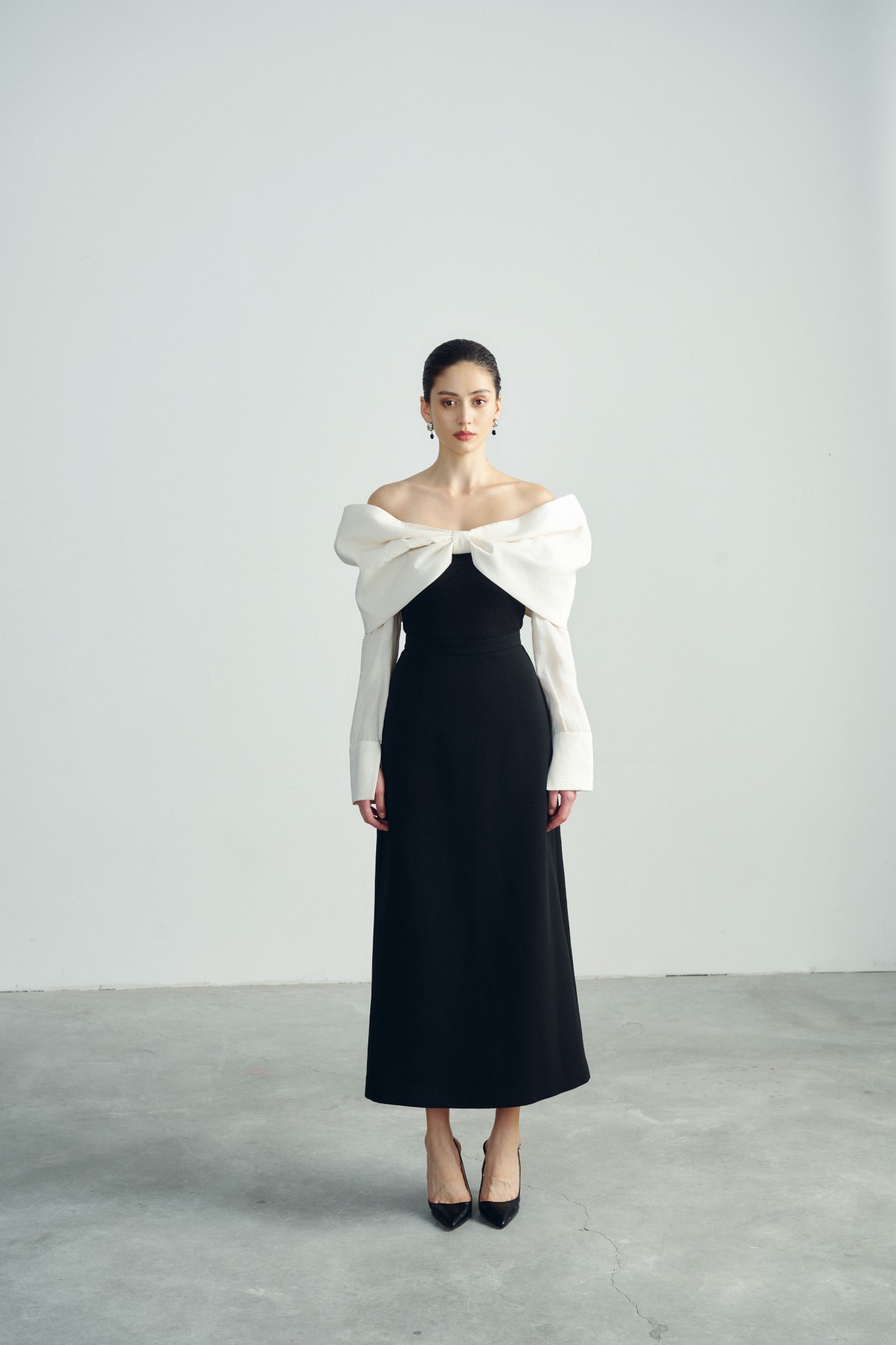  Áo Trễ Vai Nơ Nữ White Ant RACHEL OFF THE SHOULDER TOPS 170900003.100 