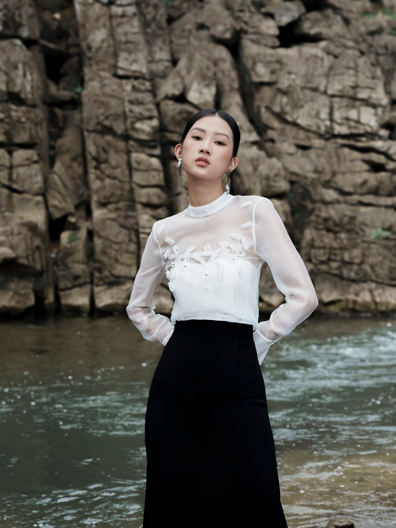 Sơ Mi Tay Dài Nữ White Ant MESH PUFF SLEEVE TOP 171200002