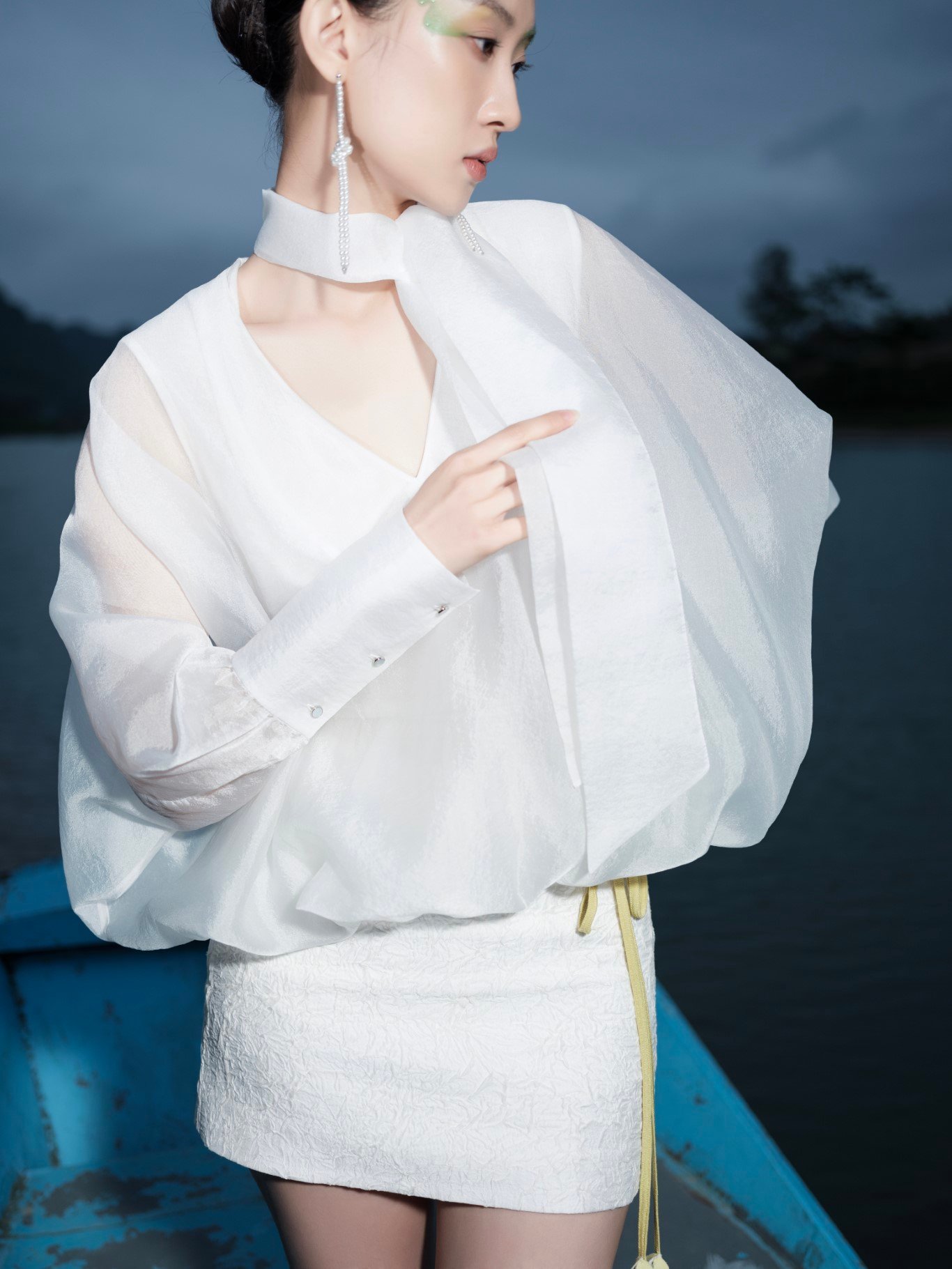  Sơ Mi Tay Dài Cánh Dơi Cổ V Nữ White Ant MABEL V-NECK TOP 171400001 