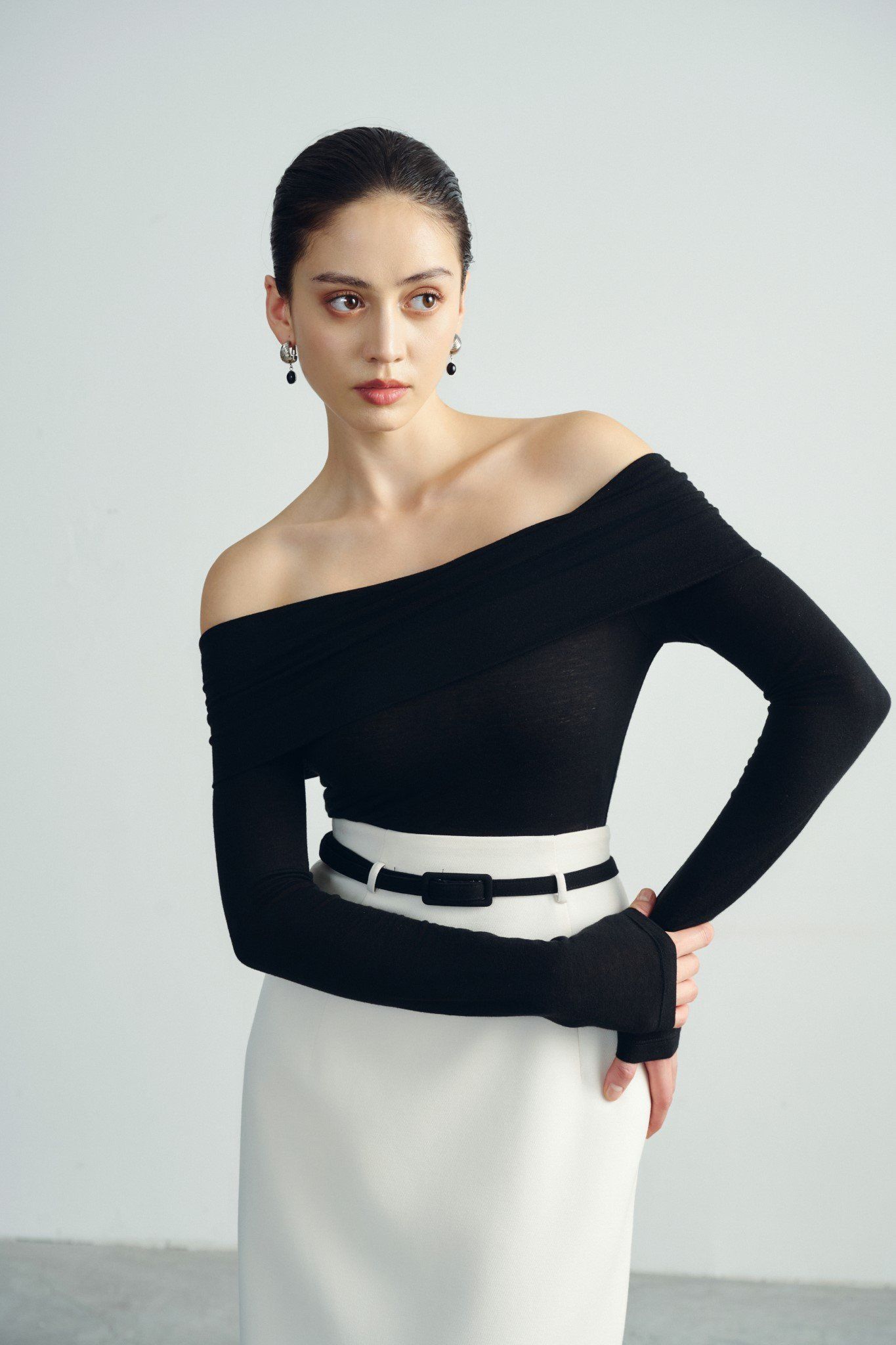 Áo Knit Trễ Vai Nữ White Ant RACHEL KNIT TOPS 172000006