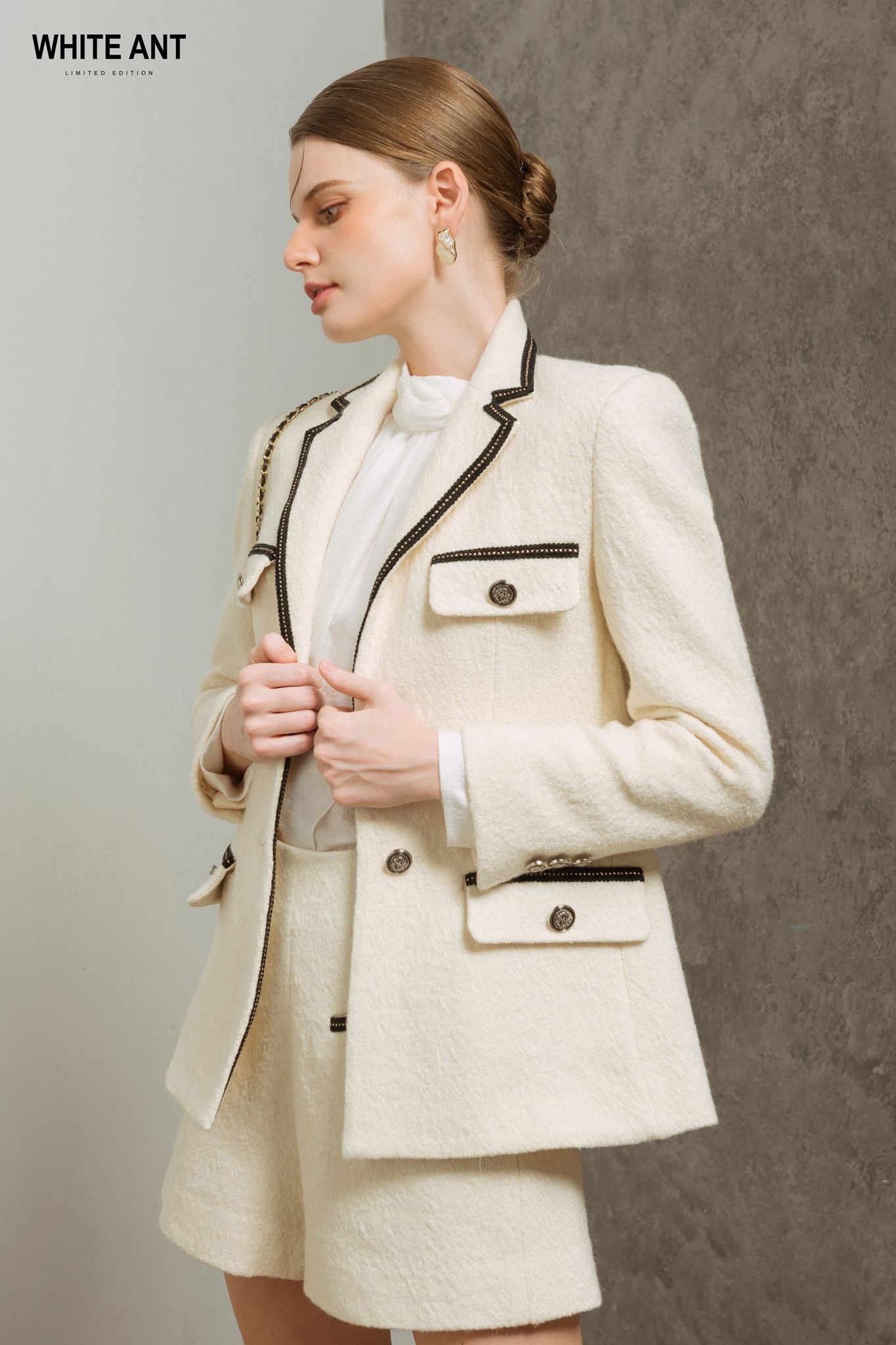 Áo Blazer Phối Viền Nữ White Ant LORA TWEED WOOL BLAZER 180500094.001