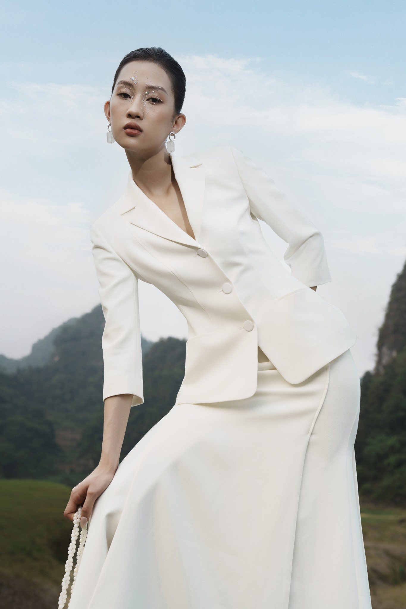  Áo Blazer Tay Lửng Nữ White Ant FIONA SINGLE BREASTED BLAZER 180500095 