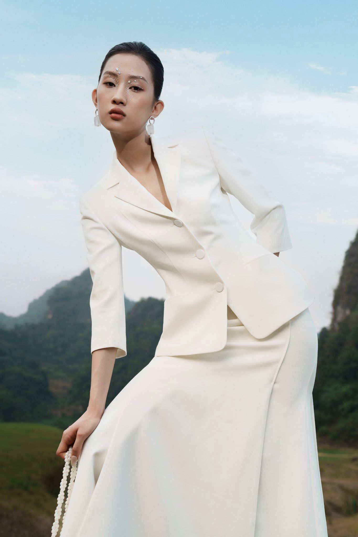 Áo Blazer Tay Lửng Nữ White Ant FIONA SINGLE BREASTED BLAZER 180500095