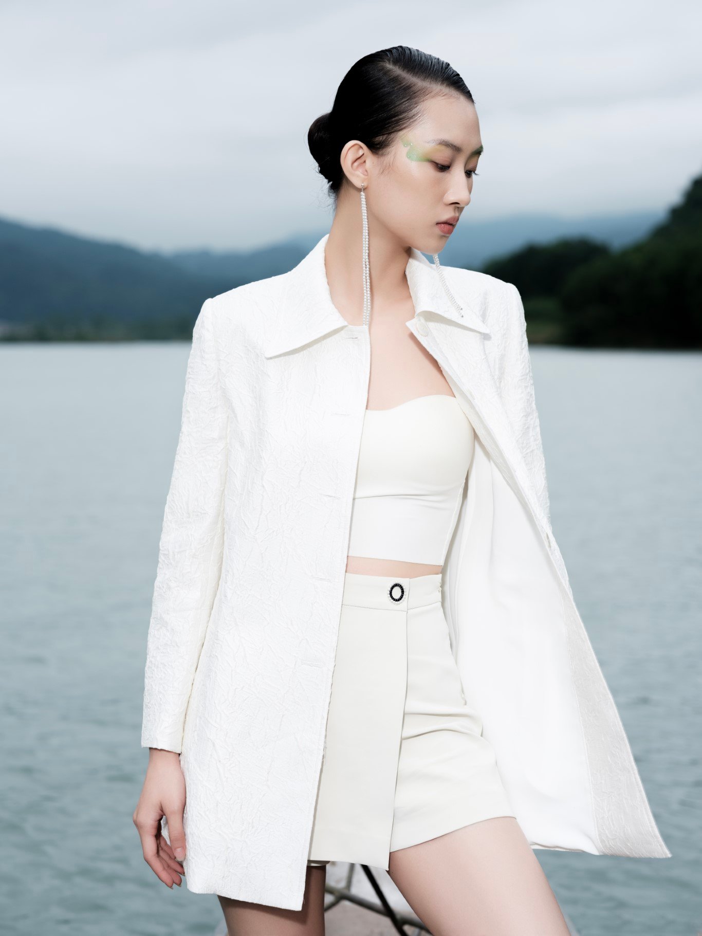  Áo Jacket Tay Dài Họa Tiết Bề Mặt Vải Nữ White Ant DARIUS SHIRT JACKET 180800001 