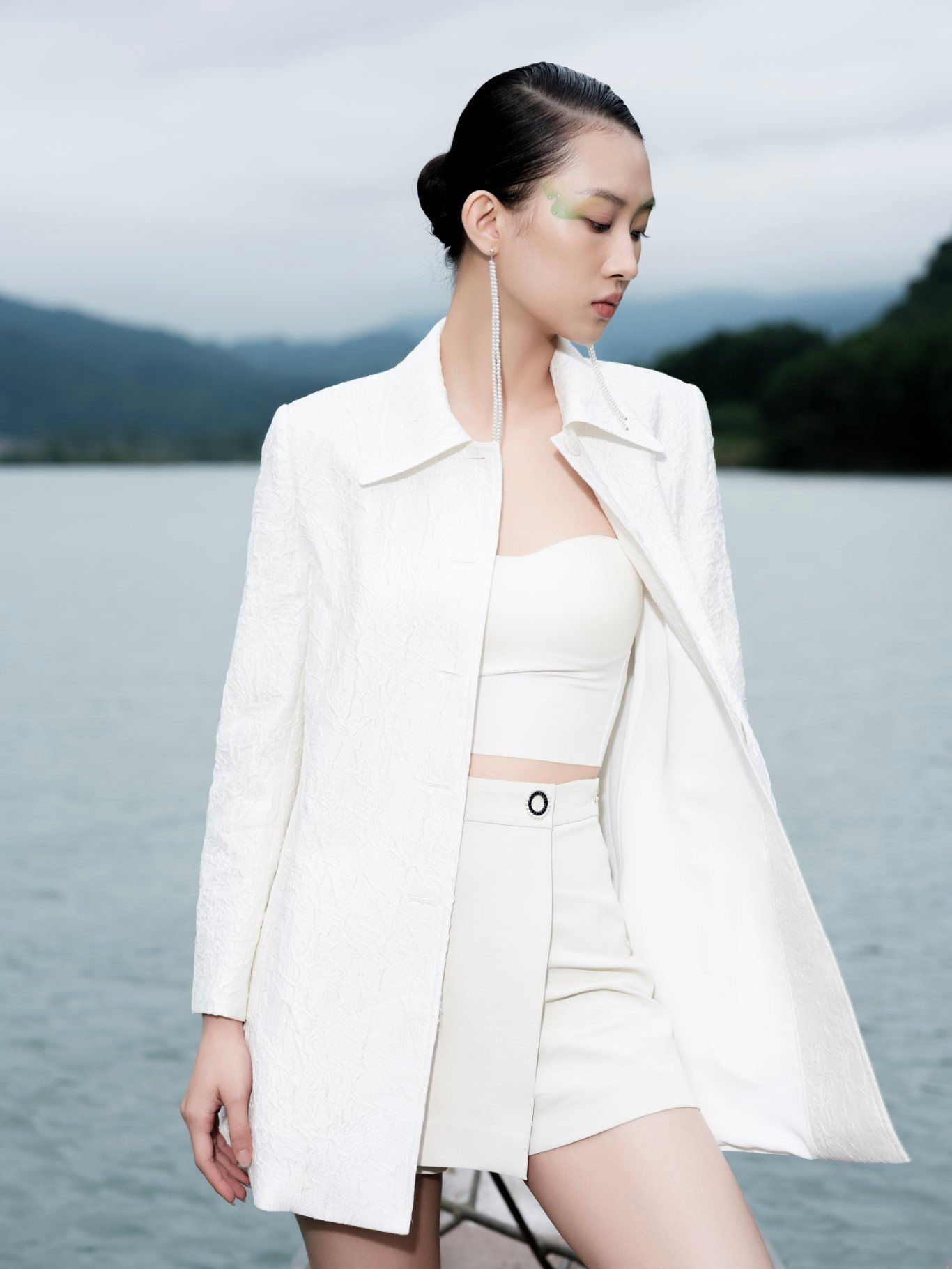 Áo Jacket Tay Dài Họa Tiết Bề Mặt Vải Nữ White Ant DARIUS SHIRT JACKET 180800001