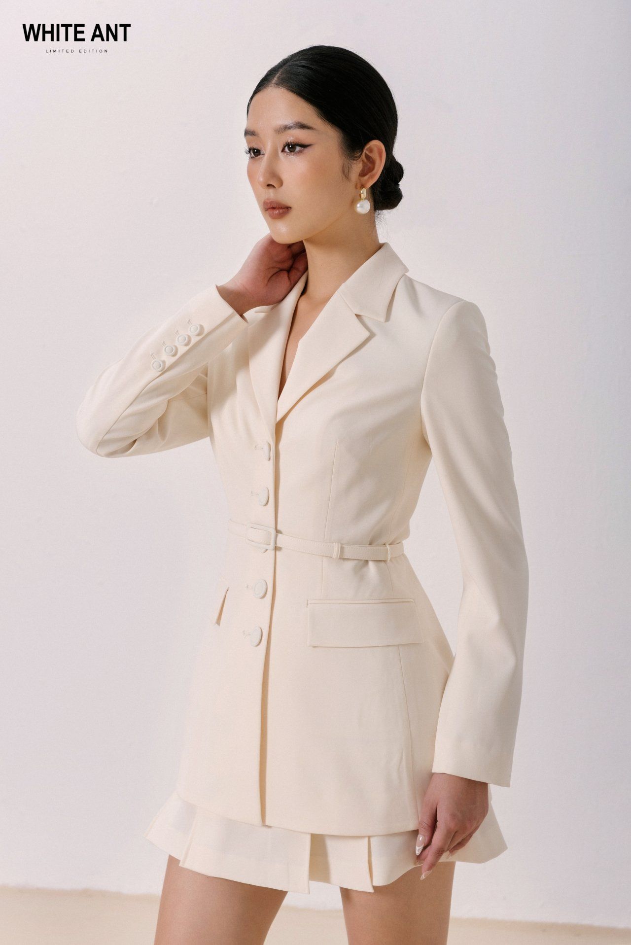 Áo Blazer Cổ Ve Nữ WHITE ANT BLAZER ANGEL 181202001E.002