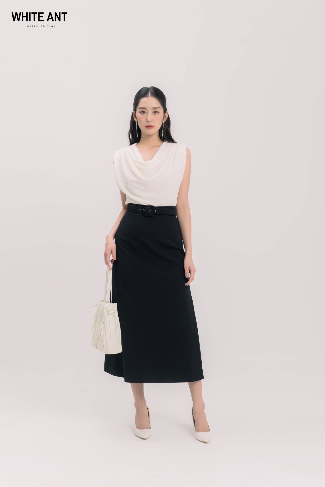 Chân Váy A Dáng Dài Xẻ Hông Nữ White Ant BEVIS MIDI SKIRT 110103008