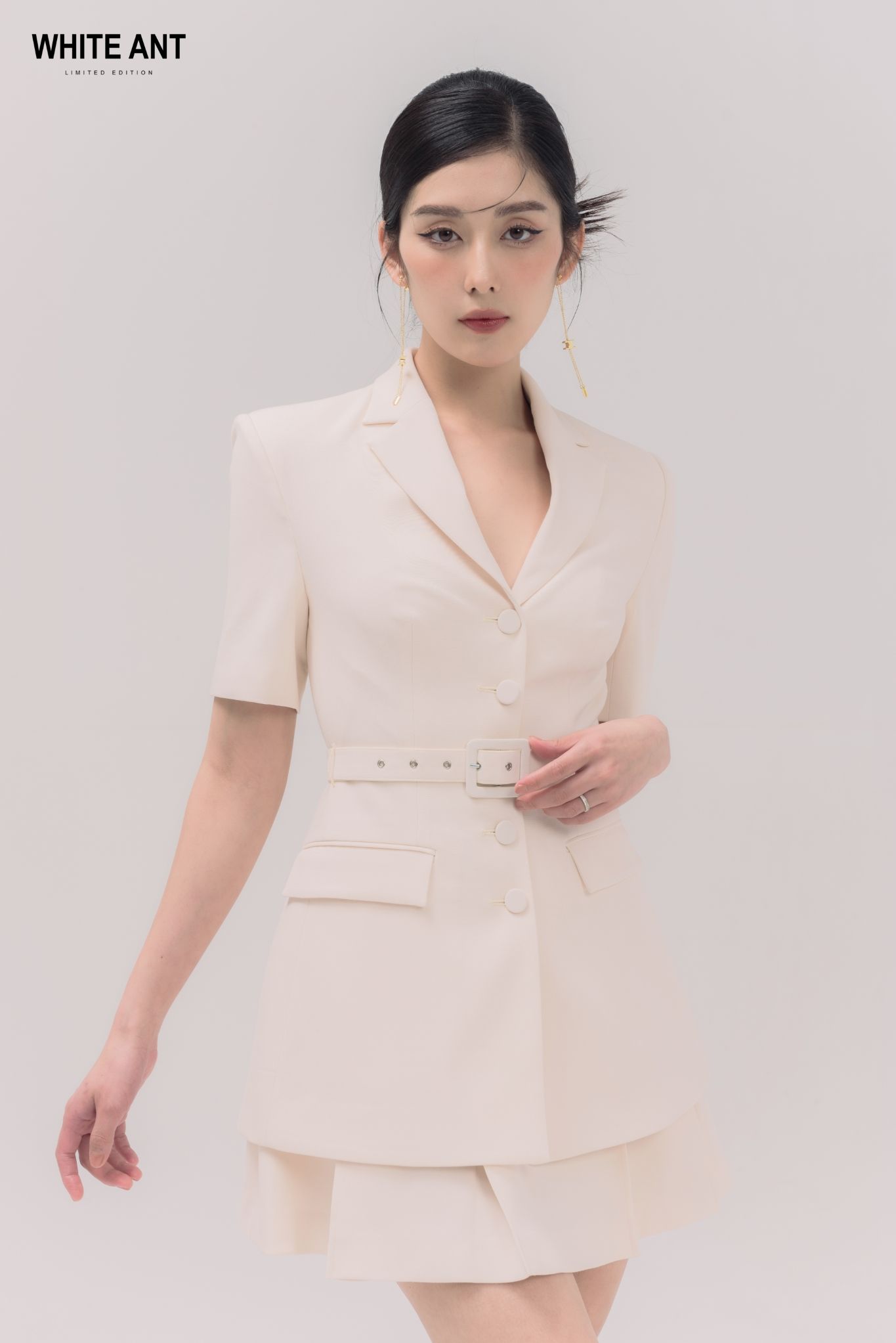 Áo Blazer Tay Cộc Nữ White Ant ELAIN NOTCHED LAPEL BLAZER 180501011B