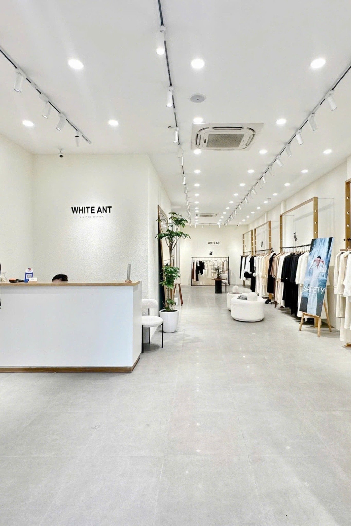  WHITE ANT VĂN QUÁN: SỐ 4 NGUYỄN KHUYẾN, HÀ ĐÔNG 