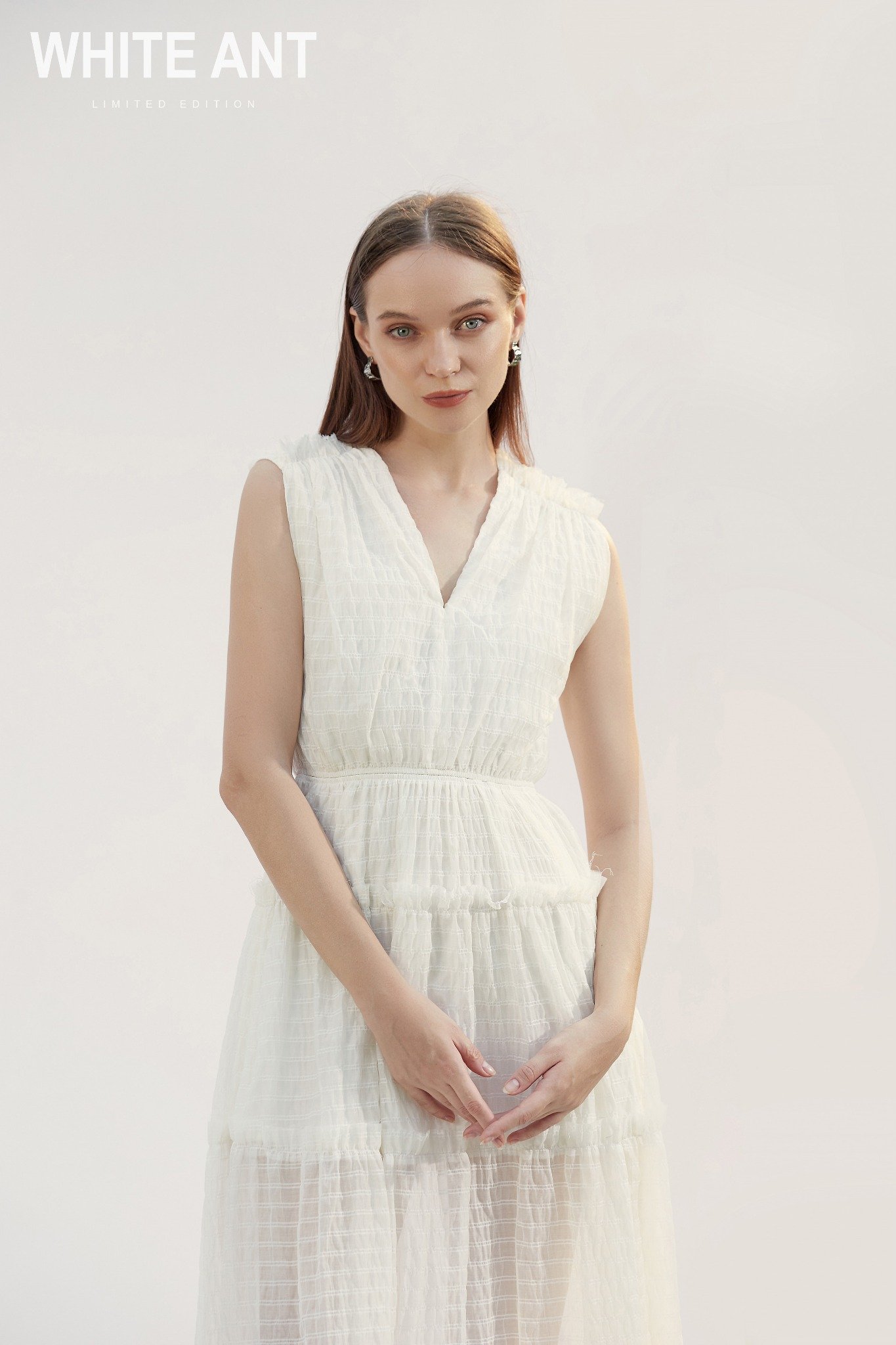  Đầm Maxi Cổ V Không Tay White Ant FIONA HALTERNECK DRESS 120400179 