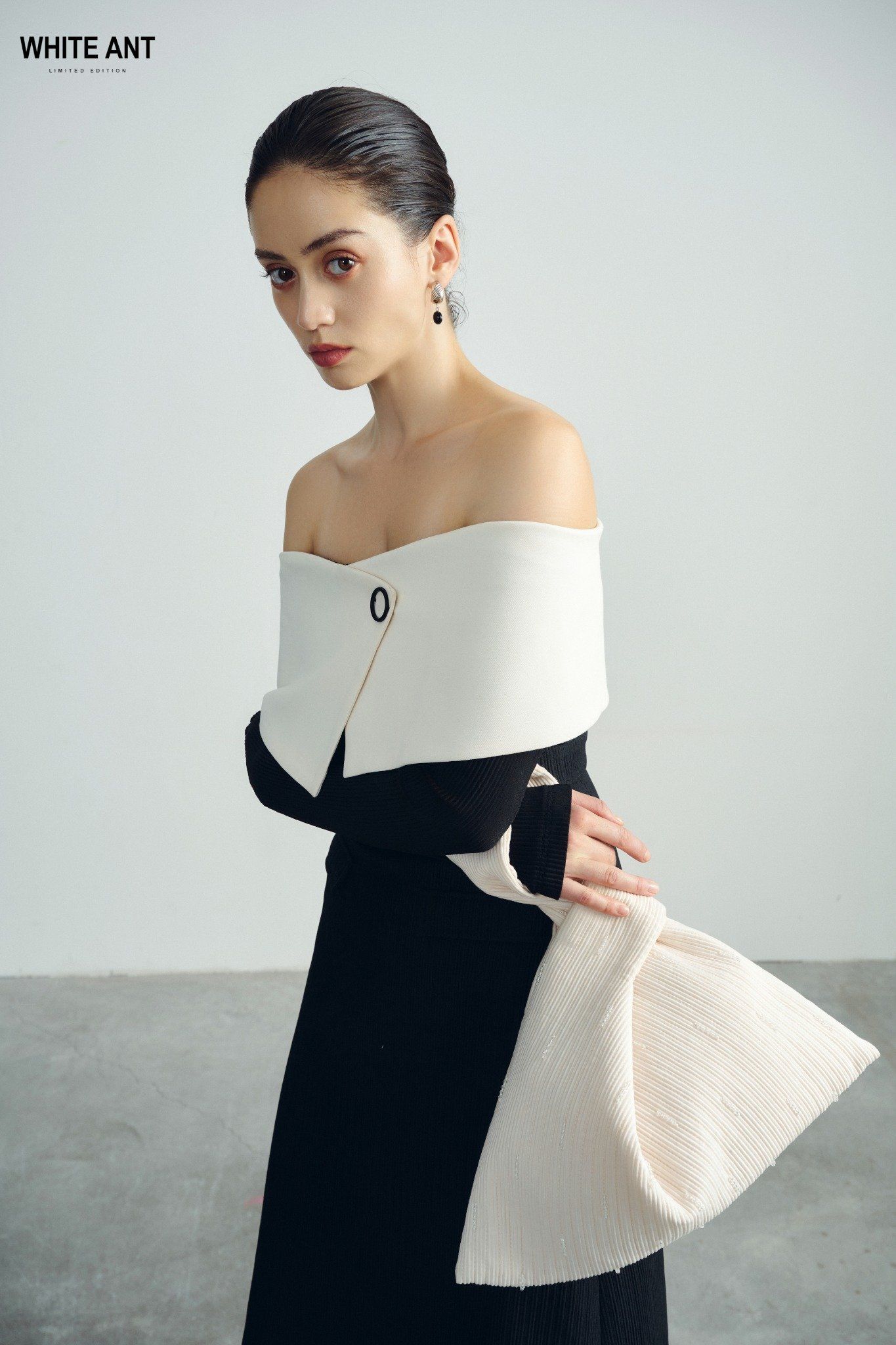 Áo Trễ Vai Cổ Phối WHITE ANT MABS OFF THE SHOULDER TOPSMABS OFF THE SHOULDER TOPS 170900001.100