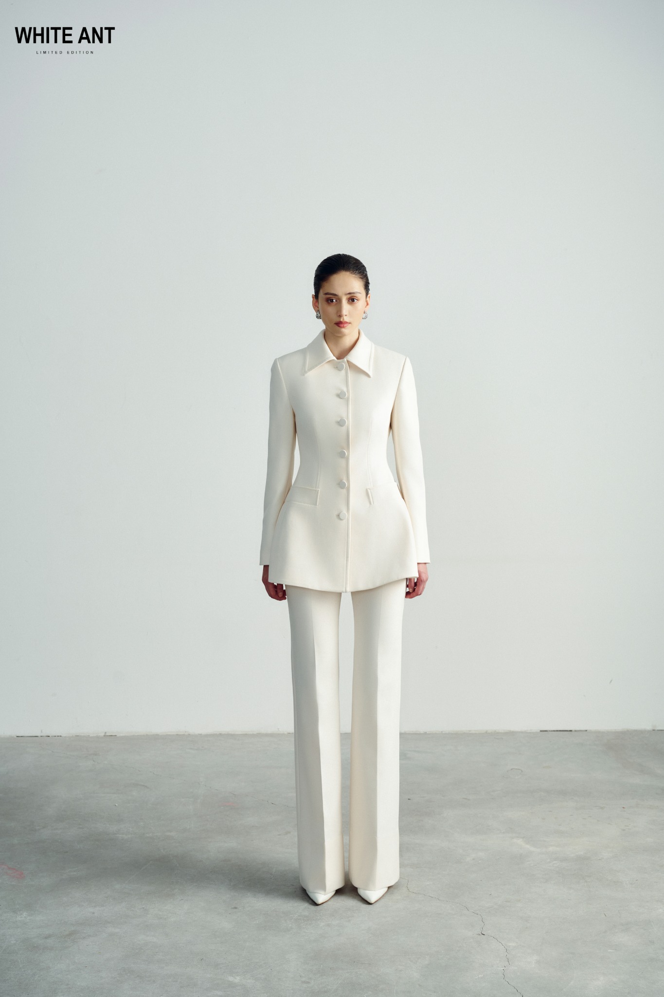  Quần Đứng Nữ White Ant MABEL FLARED PANTS 160100003.002 