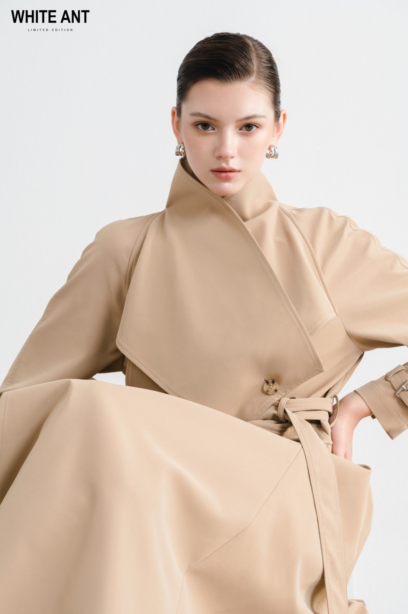 Áo Măng Tô Da Thuần Chay Vạt Cape Nữ WHITE ANT LYA BELTED TRENCH COAT 150700070.201