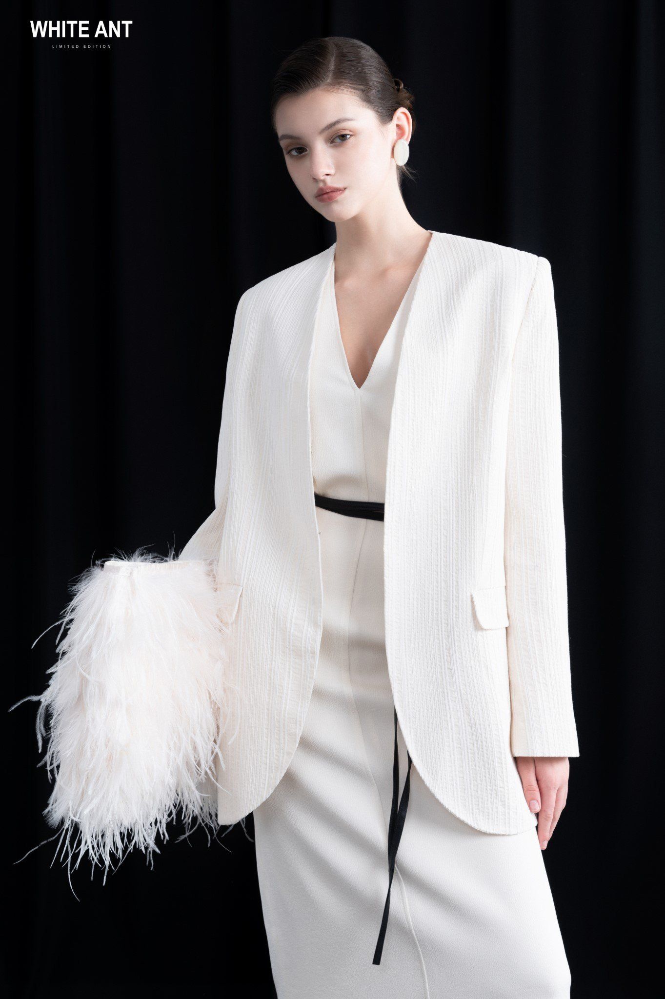 Áo Blazer Vạt Tròn Tay Dài Nữ WHITE ANT COLLARLESS BLAZER  180200012