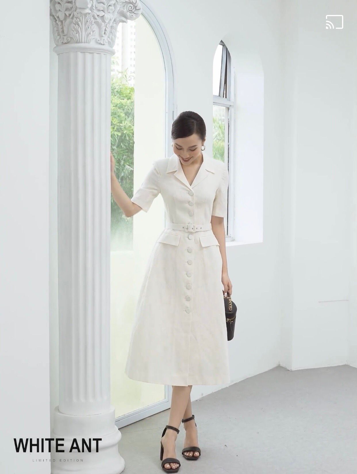 Đầm Sơ Mi Dáng A Xước Đen Nữ WhiteAnt  Saka Dress 120400008.001