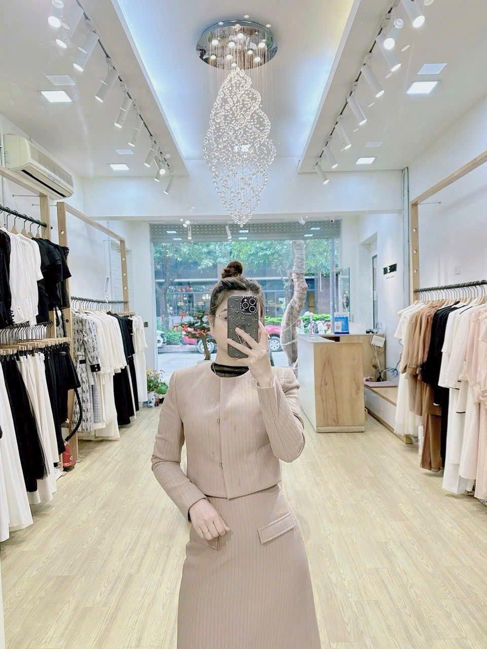 Áo Jacket Lửng Nữ White Ant JUHI CROPPED JACKETS 180700002