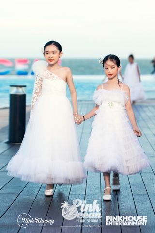  PINKOCEAN - Đầm Công Chúa Vai Chéo 43 (Trắng) 