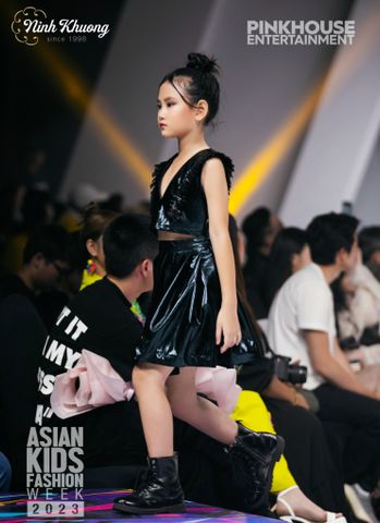  Chân váy xếp ly + áo croptop - 6Y(56-57-64)| BST Mirror 