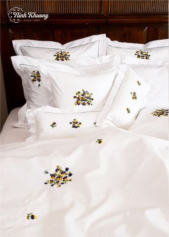  Bedding set: Duvet cover, fitted sheet, double bed pillows - Purple Pansy (duvet cover 220x240, fitted sheet 270x320, pillows 50x70, 60x60, 45x45, 25x50/pair) - quilted wrap 