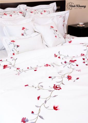  Bedding set: Duvet cover, fitted sheet, double bed pillows - Tea Flower (duvet cover 220x240, fitted sheet 270x320, pillows 50x70, 60x60, 45x45, 25x50/pair) - quilted wrap. 
