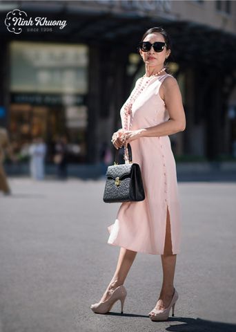  Dress with two-button side 